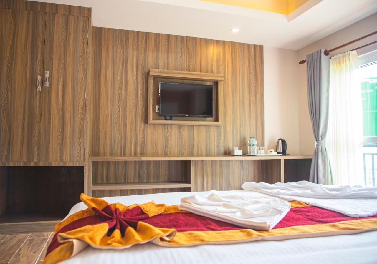 Hotel Pushkar Pokhara Buitenkant foto
