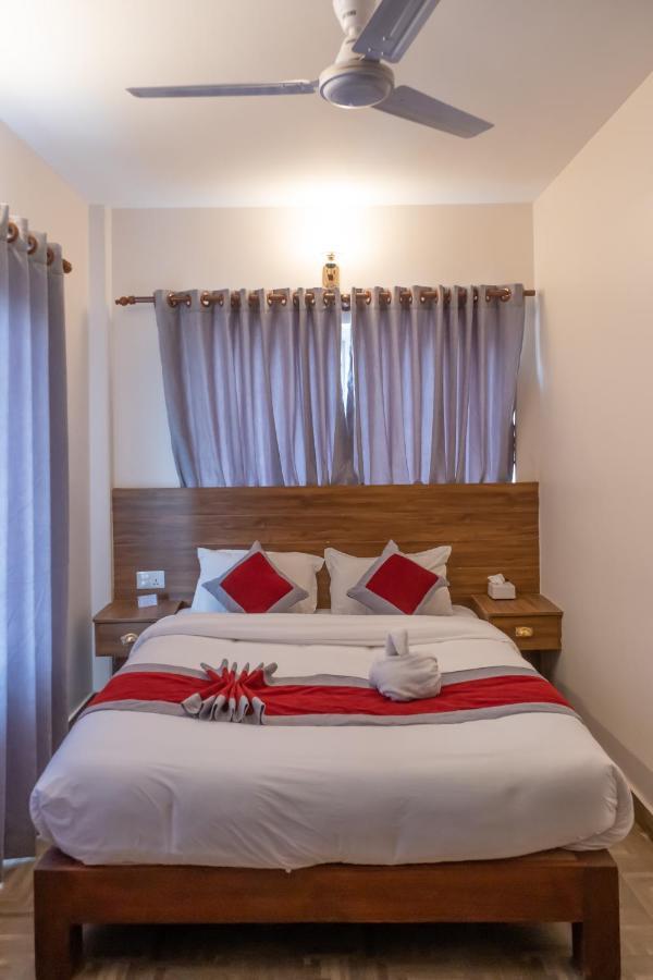 Hotel Pushkar Pokhara Buitenkant foto