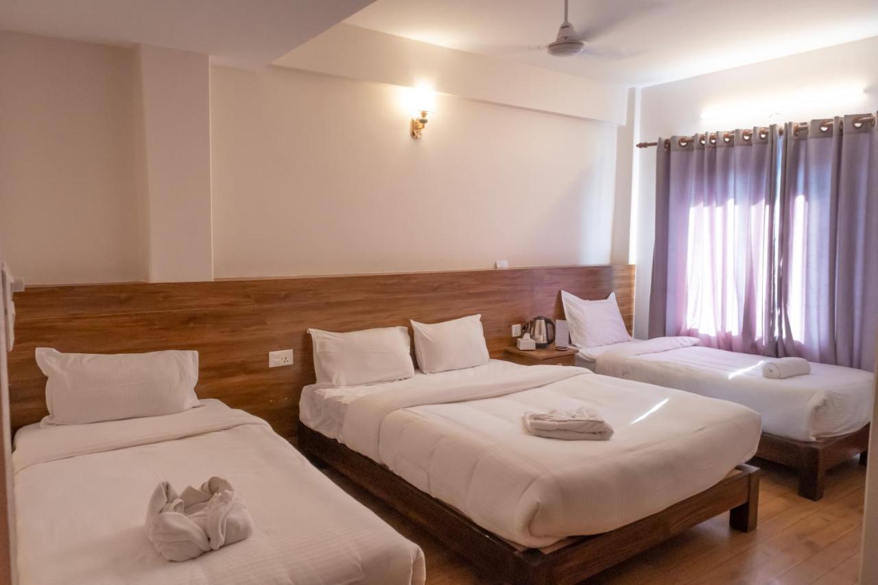 Hotel Pushkar Pokhara Buitenkant foto
